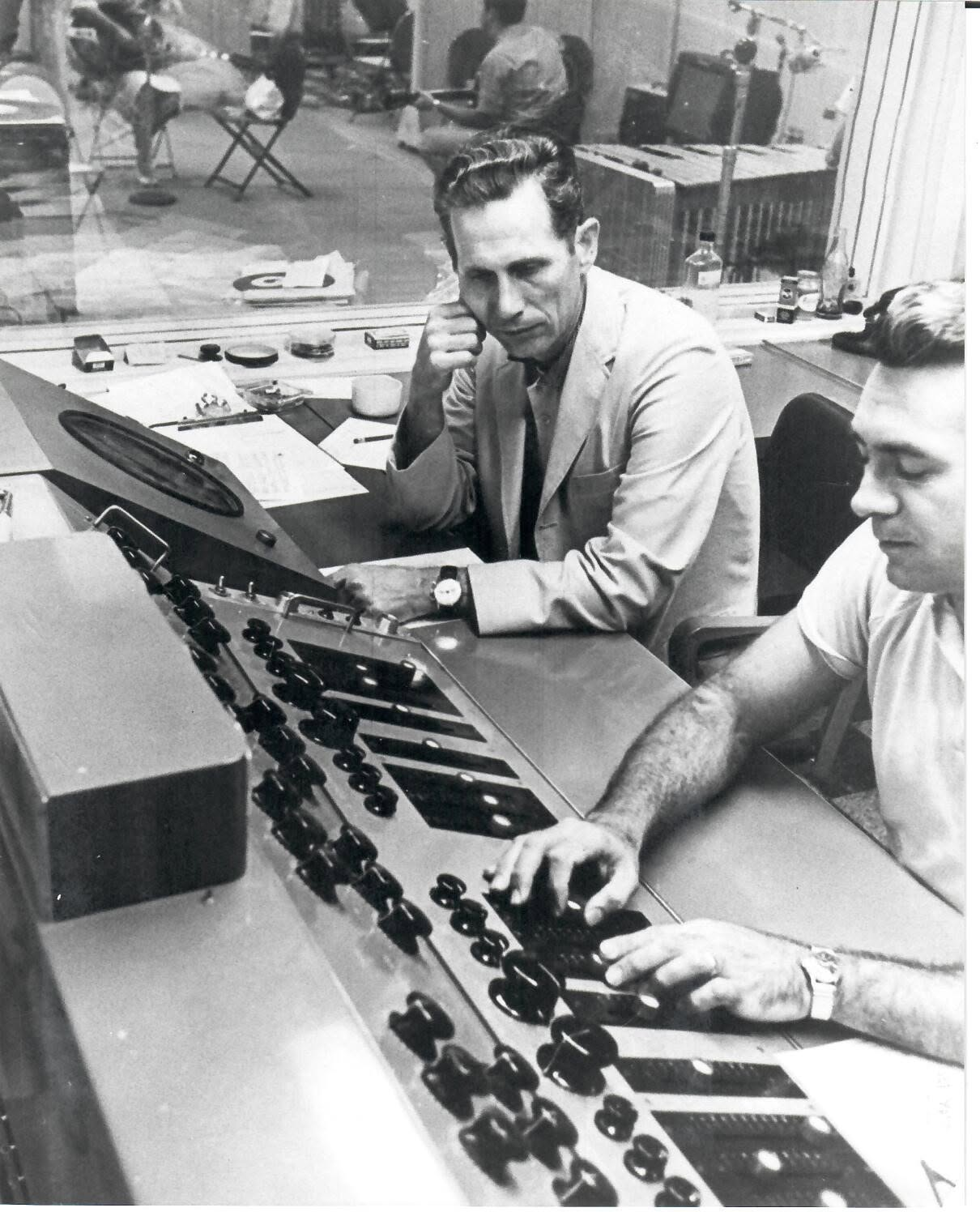 Chet Atkins & Bill Porter, RCA Studio B, Nashville (1964)