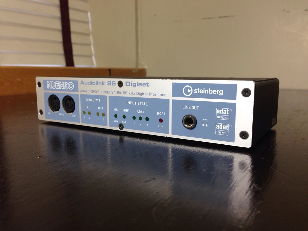 RME가 제조했던 Nuendo I/O RME가 제조했던 Nuendo I/O
