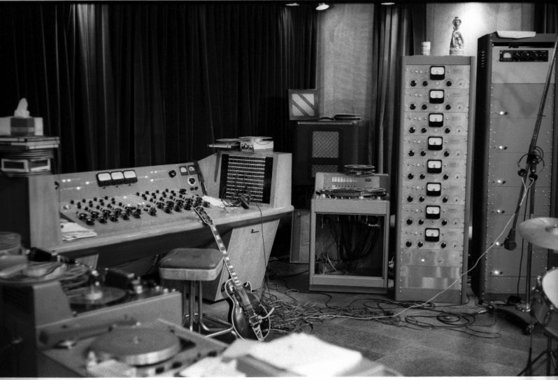 https://www.aes.org/aeshc/docs/mcknight_the-les-paul-console.html